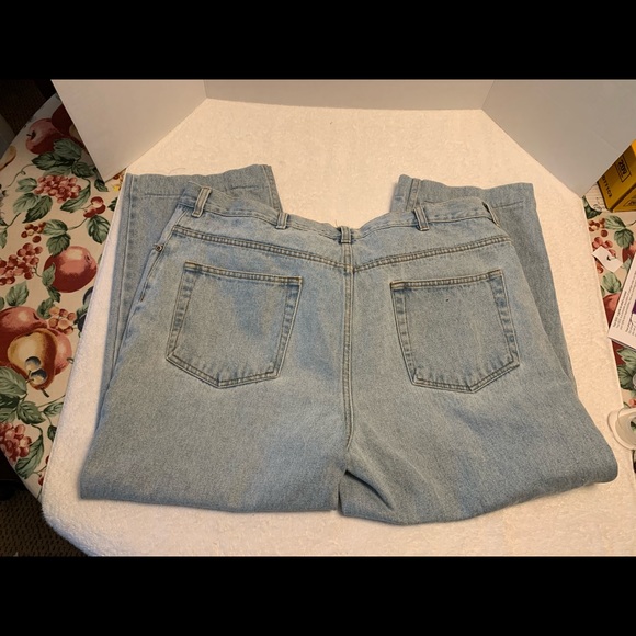 B. E. Blues, washed jeans.  Straight leg, 40W.  Button waist & zipper fly. - Picture 5 of 5